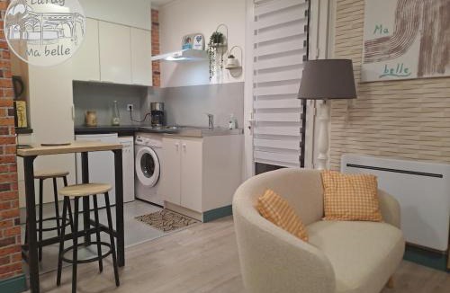 Quartier de France Apartment | Lardy Ma belle, studio cosy, rdc, cure, longue et courte durée