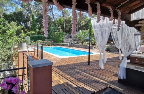Flassans-sur-Issole Villa | Large 13 person villa in the Var - Heated pool, families & groups