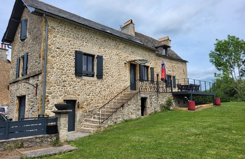 Drulhe House | Large 3-star gîte in Aveyron, sleeps 10, ideal for families, friends, seminars, etc.