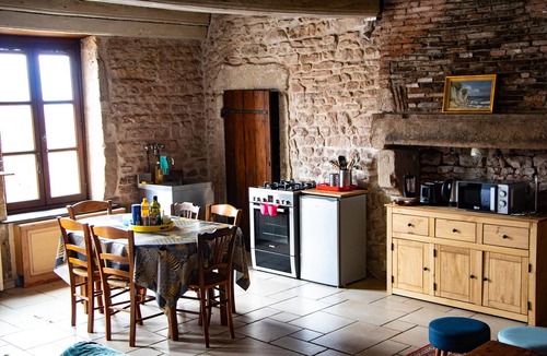 Montcenis House | Large apartment with raised garden in the heart of Burgundy