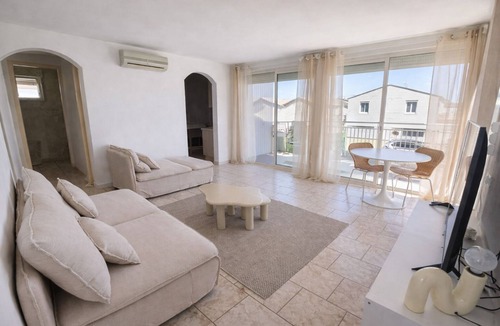 Gruissan Plage Ski Chalet | Large beach chalet ideally located (100 m from the sea) and perfectly furnished.
