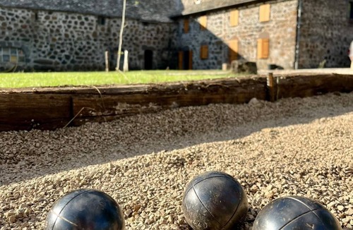 Condom-d'Aubrac House | Large-capacity group gîte in Aubrac
