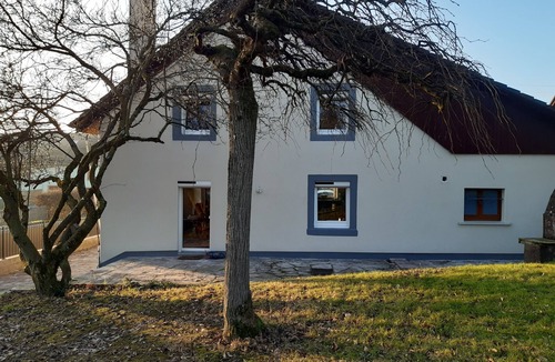 Grosne Cottage | Large, comfortable 5-bedroom country gîte!