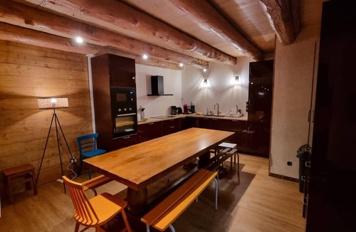 Bazus-Aure House | Large country house with a fenced garden, pets allowed.