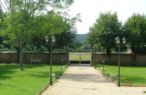 Accolay House | Large Country House