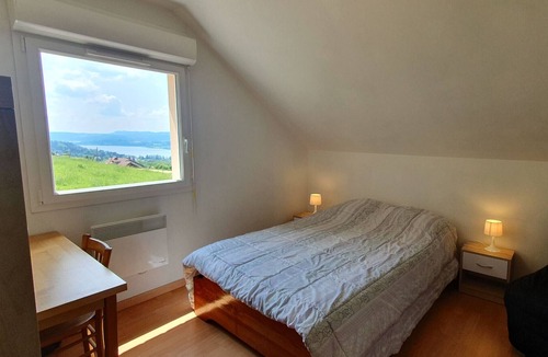 Montperreux House | Large family home with lake view