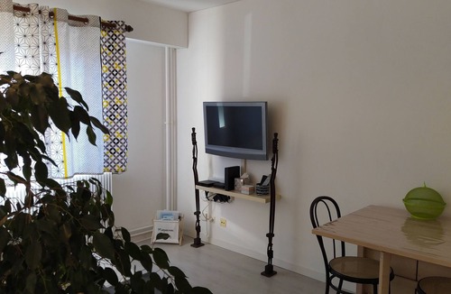 Ep 21 - Saint-Paul Apartment | Large fully equipped studio near the city center