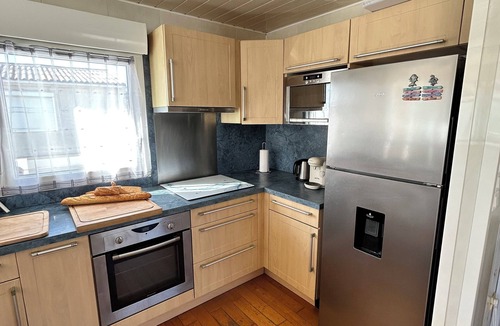 Gruissan Plage Ski Chalet | Large, fully-equipped chalet in Gruissan Plage for 6, 150 meters from the beach. Wifi fiber.
