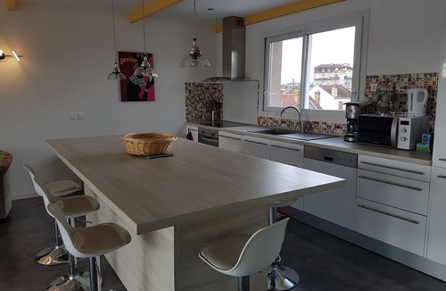 Villeneuve-le-Roi Apartment | Large gîte on the banks of the Seine
