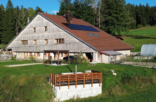 Ville-du-Pont Apartment | Large Gîte sleeps 10 in a Comtoise farmhouse with terrace and pétanque court!
