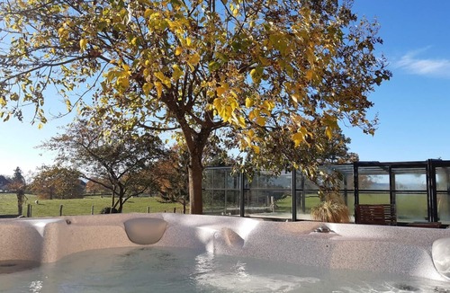 Vivans Cottage | Large house with heated private pool and pets allowed