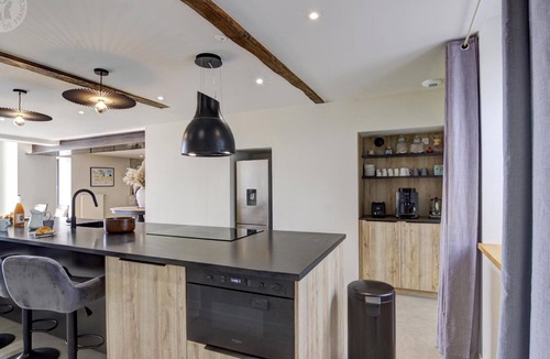 Saint-Symphorien-de-Lay Cottage | Large renovated house, space and charm in the heart of Saint-Symphorien-de-Lay