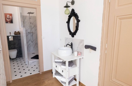 Mirecourt Apartment | Large renovated apartment near Vittel and Juvaincourt - L'Atelier du Photographe