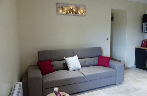 Cressanges Cottage | Large renovated farmhouse with SPA and games in Cressanges