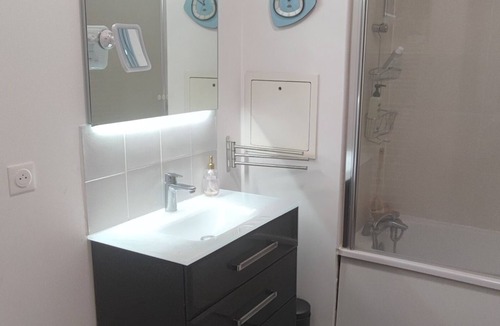 Le Kremlin-Bicetre Bed & Breakfast | Large room near metros 7 and 14