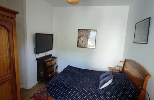 Le Kremlin-Bicetre Bed & Breakfast | Large room near metros 7 and 14