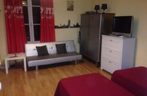 Vittel Apartment | Large studio located opposite the spa park.