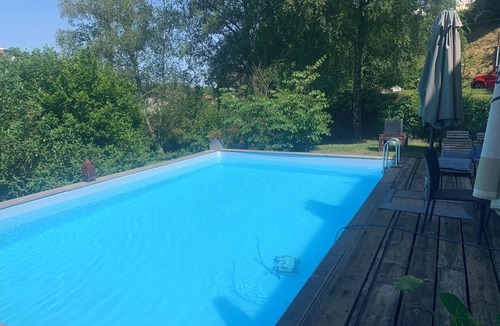 Epinal House | Large villa that sleeps 10 with a heated pool