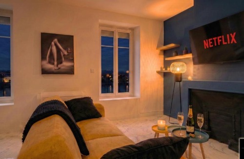 Vienne Apartment | LE 21 - Suite SPA Premium - Jacuzzi Privatif & Vue Rhône