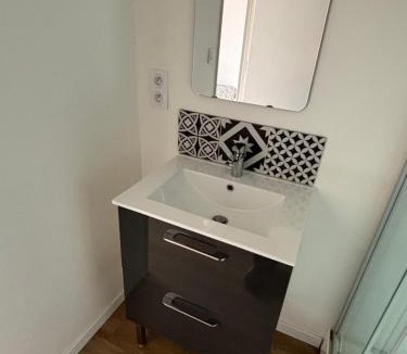 Roanne Apartment | Le 80 Thomas