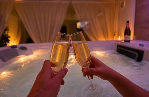 Paroisse Notre-Dame Apartment | Le Bain des VioIettes - Grand jacuzzi privatif