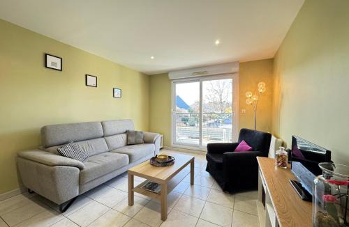 Orvault Apartment | Le Bignon - Wifi, TV, 4 personnes, 1 min à pied du tram