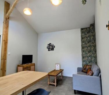 Riorges Apartment | Le Bohème, sauna & spa