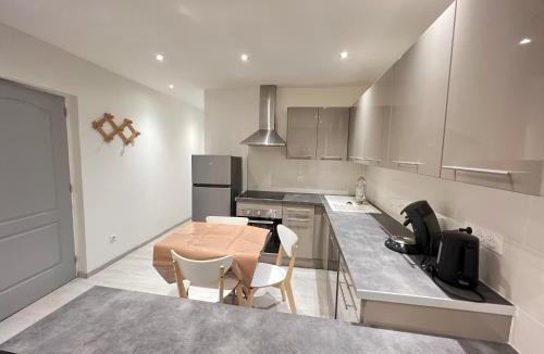 Briey Apartment | Le Briotin Moderne Plein Pied Un-Séjour-à-Part