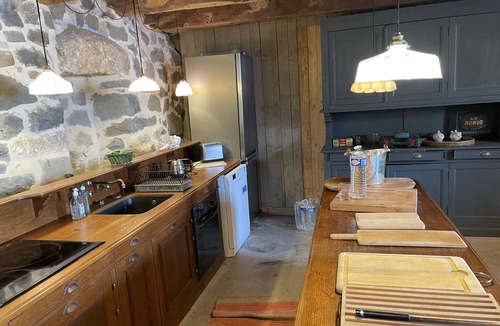 Saint-Urcize House | Le buron est équipée de 4 chambres dont une familiale à l’étage