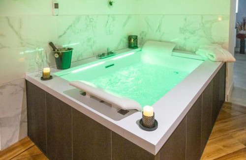 Paroisse Notre-Dame Apartment | Le Carpe Diem - Détente & Bien-être - Balnéo, Sauna, CLIM, Terrasse, Parking privé