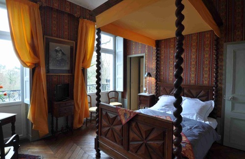 Bures-sur-Yvette Bed & Breakfast | Le Château de la Vierge