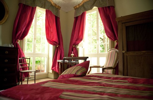 Bures-sur-Yvette Bed & Breakfast | Le Château de la Vierge