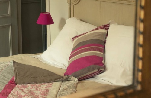 Bures-sur-Yvette Bed & Breakfast | Le Château de la Vierge