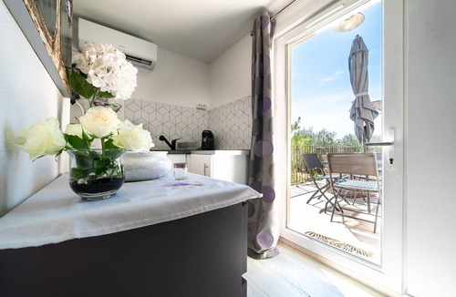 Saint-Romain-en-Viennois Apartment | Le Chant des Cigales - Climatisé, piscine partagée