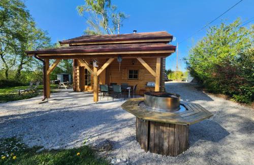 Beaujeu-Saint-Vallier-Pierrejux-et-Quitteur House | Le Chalet « au Fil de l’eau »
