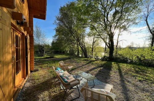 Beaujeu-Saint-Vallier-Pierrejux-et-Quitteur House | Le Chalet « au Fil de l’eau »