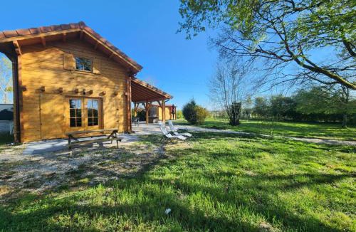 Beaujeu-Saint-Vallier-Pierrejux-et-Quitteur House | Le Chalet « au Fil de l’eau »