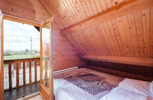 Montoldre House | Le Chalet Boisé - Maison avec jardin clôturé