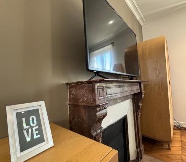 Les Gondoles Apartment | Le Charmant - Parking Gratuit, Wifi, RER C Choisy-le-Roi