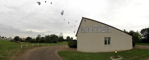 Vitry-en-Charollais Hotel | Le Charollais Motel Contact-Hôtel