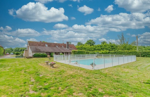 Gueugnon House | Le Clos de Villecourt - Piscine Privée