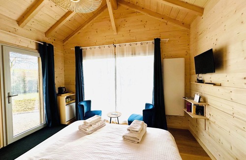 Le Pin Bed & Breakfast | Le Clos des Pies, "Le Cocon" double room, with Nordic bath in the heart of nature