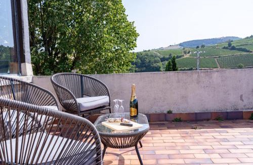 Davaye House | Le Clos des Poncétys - gîte de charme avec piscine dans les vignes de Bourgogne