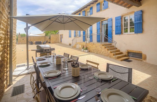 Vinzelles House | Le Clos Vinzelles - House + outbuilding in the heart of the vineyards, large garden