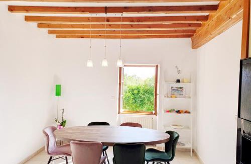 Clesse House | Le Clos Violet Holiday Home For 6 - Escapade en Bourgogne