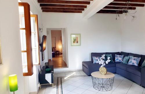 Clesse House | Le Clos Violet Holiday Home For 6 - Escapade en Bourgogne