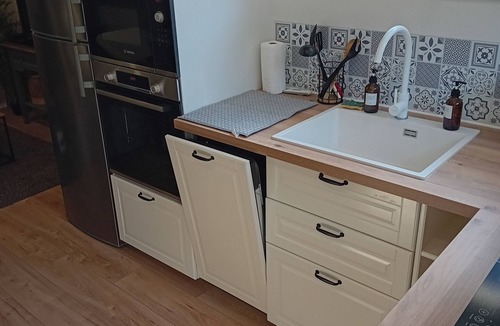 Sainte-Genevieve-des-Bois Apartment | Le Cocon Cosy is a 5-minute walk from the station.
