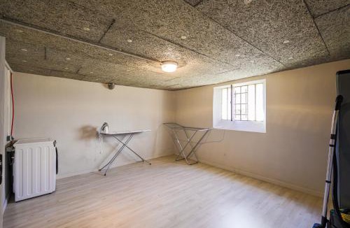 Saint-Martin-d'Heres Apartment | Le Croizat 3. Parking. Clim. Buanderie