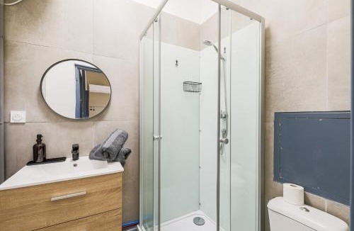 Saint-Martin-d'Heres Apartment | Le Croizat 3. Parking. Clim. Buanderie