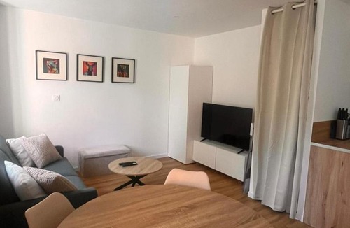 Baume-les-Dames Apartment | Le Doubs Cocon - Accès à l'EuroVelo 6 & Climatisation